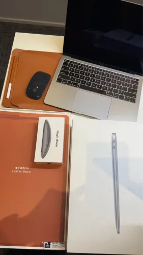 MacBook Air 13? 2018 + Magic Mouse + Capa original 