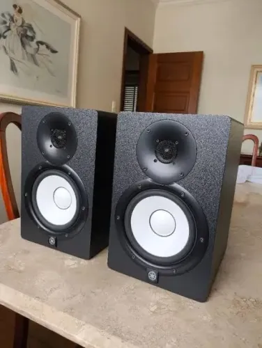 Par de Monitores de Áudio Yamaha HS7