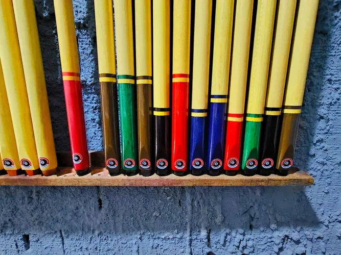 Tacos profissional de sinuca madeira goiabão acompanha giz e capa