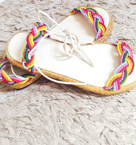 Linda sandália rasteirinha trançada!!