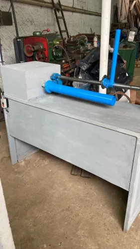 Máquina de Cortar Tubetes e Bobinas