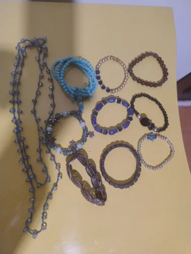 KIT DE PULSEIRAS e COLAR diversos