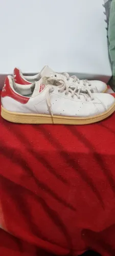Adidas Stan Smith Branco com Detalhes Vermelhos