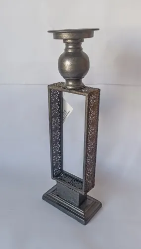 Lindo candelabro decorativo em metal ouro velho e cinza,  alt. 46cm, design filigranado 