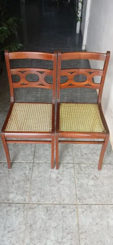 Cadeiras de Madeira com Assento de Palha