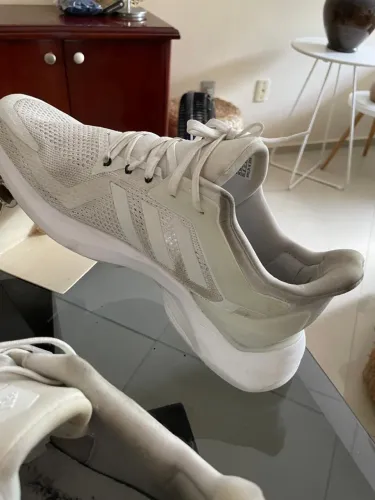 Tênis Adidas Branco - ORIGINAL! Muito novo.