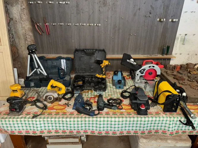 Várias máquinas e frezas pra marcenaria 