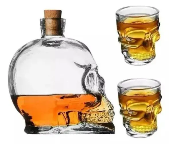 Kit Garrafa Caveira de Vidro 750ml + 2 Copos Shot NOVO