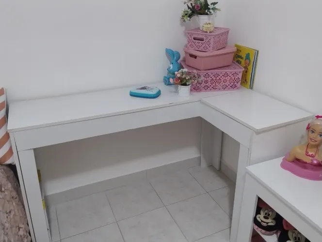 Mesa escrivaninha em L com penteadeira