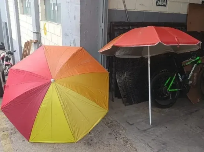 2 Guarda Sol Vermelhos 180cm Com Ajuste de Altura para Feiras Carrinhos Barracas