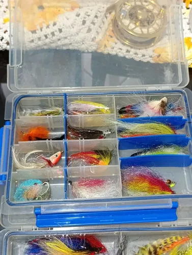 ISCAS DE FLY FISHING DIVERSAS COM ESTOJOS E BOLSA