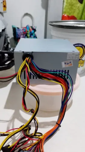 Fonte de energia automol e televisão