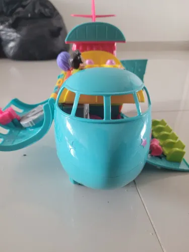 avião turnê da polly com 2 pollys