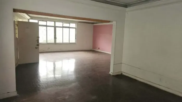 Casa no Pacaembu para venda com 382 metros quadrados , ideal para reforma.