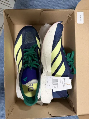 Tênis adidas