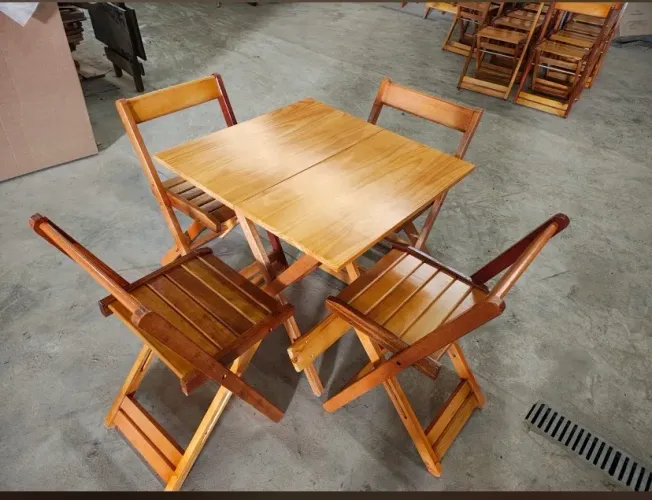 Mesas e cadeiras dobráveis