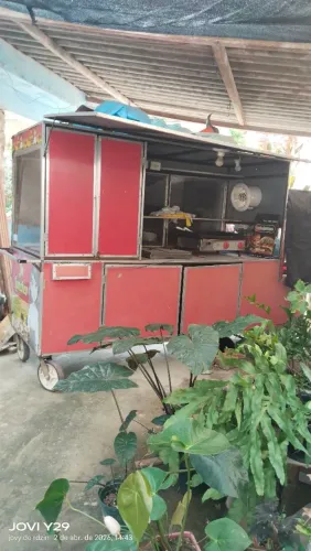 Carrocinha de lanche. 4.000,00 incluso chapa e molheira de cachorro quente. 