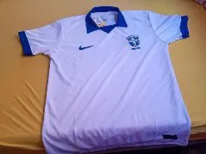 Vendo uma blusa do Brasil branco, nunca usado