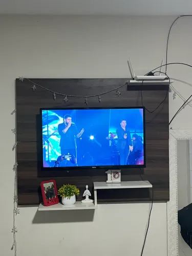 Televisão e painel