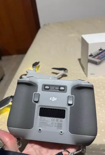 Drone Dji Mini 3 com apenas 10 ciclos usados de bateria