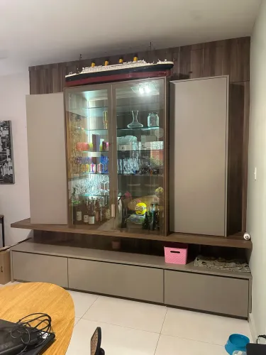 Armário Cristaleira Grande com Painel