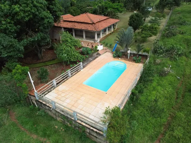 Sítio à venda em Rio Manso-MG   Localizado no povoado de Lamas (Corgo do Mijolo)