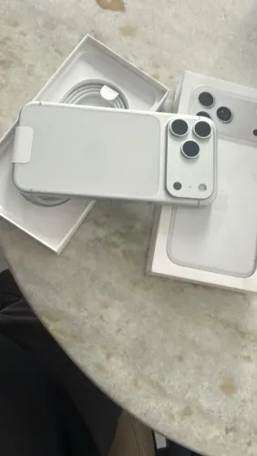 Vendo iPhone 17 promax 256 gg 03 meses de uso 