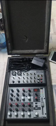 MESA DE SOM BEHRINGER XENYX 1002FX