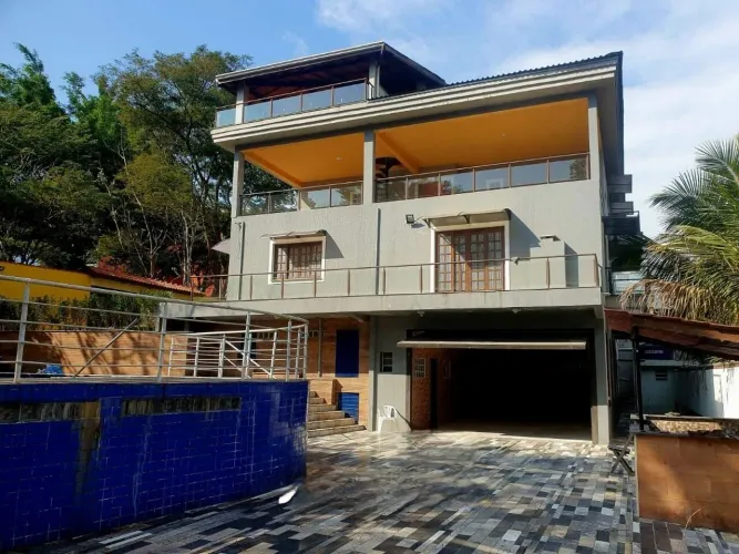 Sobrado de condomínio 5 suites, piscina - FL35