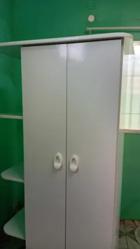 VENDO GUARDA ROUPA INFANTIL SEMI NOVO