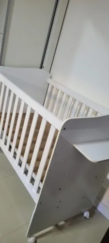 Berço branco com colchão - ótimo estado, com rodinhas
