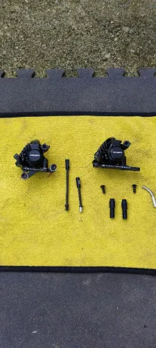 Par de freio mecânico Shimano RS 305 montagem plana 