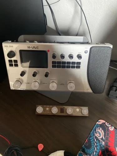 Pedaleira para Guitarra MVave MK300 + Chocolate Plus + acessórios