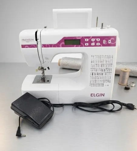 Máquina de Costura Doméstica Elgin.