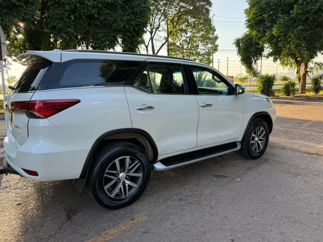 Toyota Hilux SW4 SRX 4X4 2.8 TDI 16V Dies. Aut. 2019