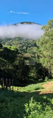 Fazenda a venda 8,5 Hectares de terra e 200m² construção