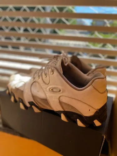 TENIS OAKLEY BRANCO