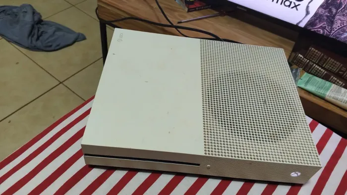 Xbox one 500gb com controle e cabo incluso 