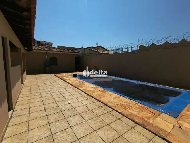 Casa residencial com 3 quartos sendo 1 suíte disponível para locação no bairro Umuarama em