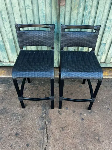 Vendo 2 banquetas de alumínio para balcão