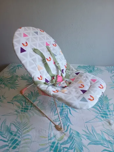 Cadeirinha de descanso para bebê