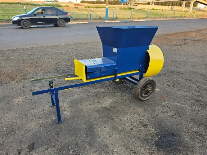 Máquina de ensacar silagem