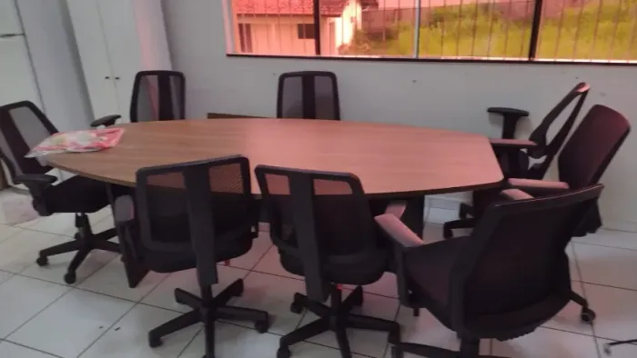Mesa de Reunião usada. 2,20 x 1,20