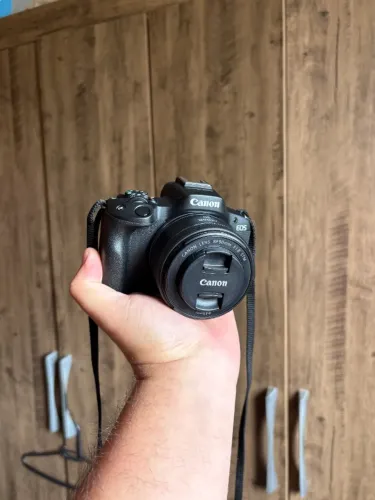 CANON R50 - MUITO NOVA