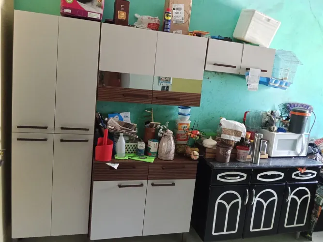CONJUNTO DE ARMÁRIO DE COZINHA.