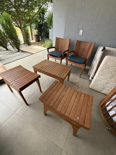 Conjunto cadeiras de madeira