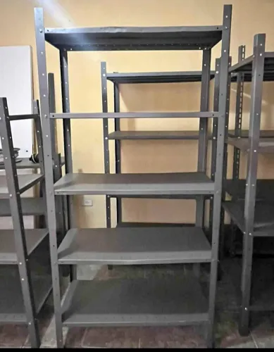 Prateleiras de aço