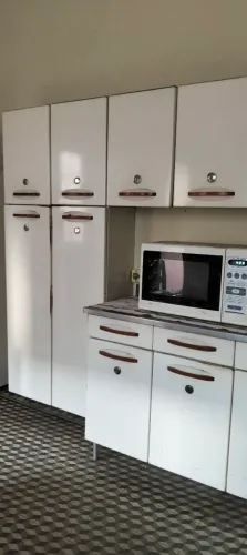 Armário antigo de cozinha em aço