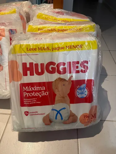 Fralda Huggies 196 unidades