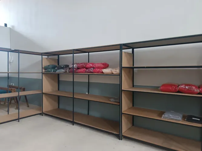 8 Prateleiras de fábrica Metalon e MDF vários modelos 2,70 altura x 2,30 largura